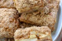 Apple Crumble Bars with Oat Topping: Homemade Fall Dessert