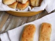 Homemade Soft Yeast Dinner Rolls: Fluffy, Golden & Simple