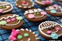 Gingerbread Cookie Heads: How to Bake and Decorate Cut-Out Cookies