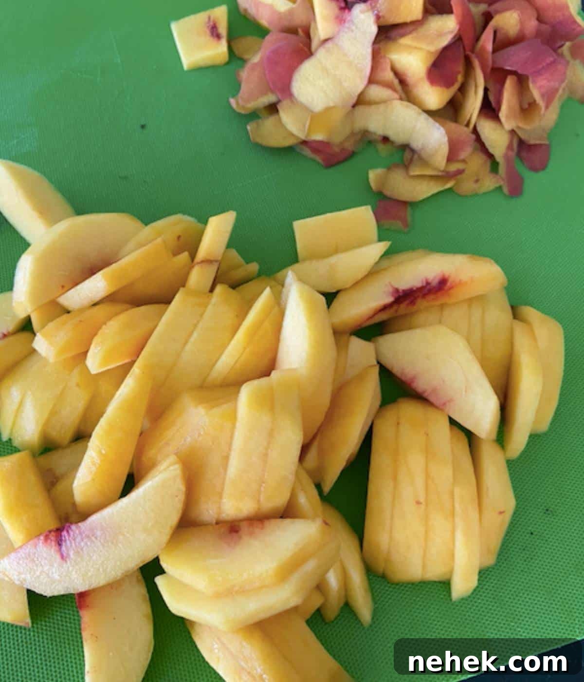 Skillet Caramelized Peaches with Brown Butter and Vanilla 4 Peeled and sliced peaches.