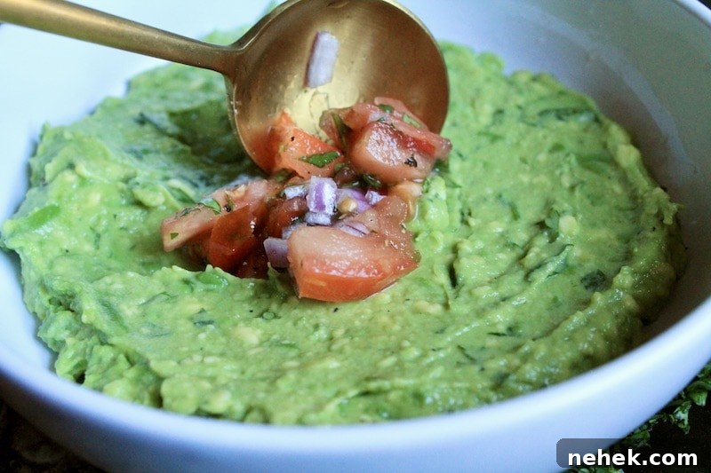 Zippy Guacamole with Fresh Pico de Gallo Topping 15 serve with your favorite tortilla chips