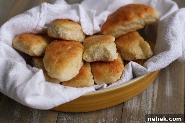 Easy Yeast Rolls img 4794 9