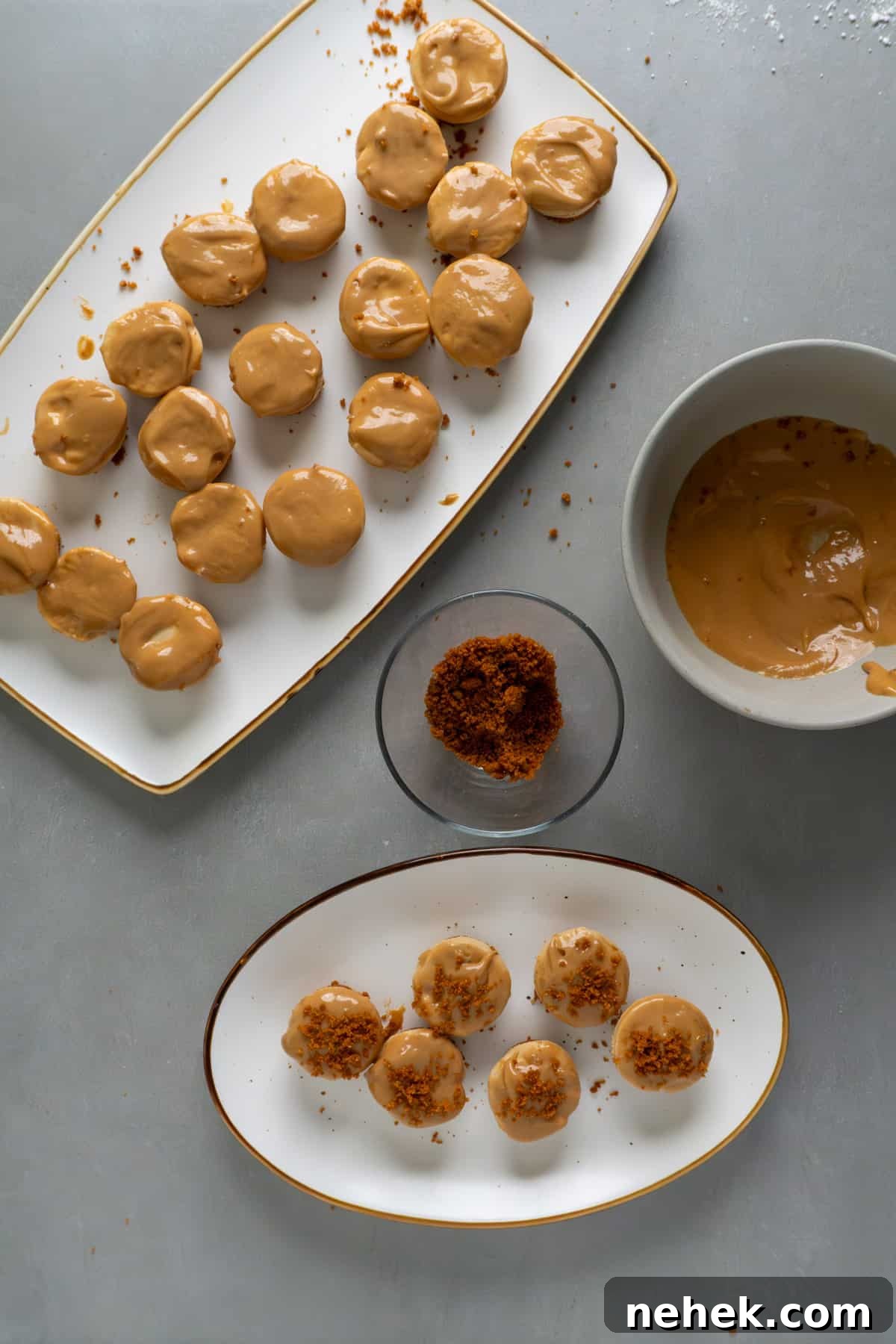 Platters of mini biscoff cheesecakes on platters.