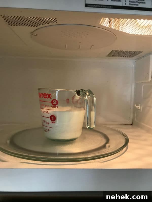 A photo with glass jar in microwave