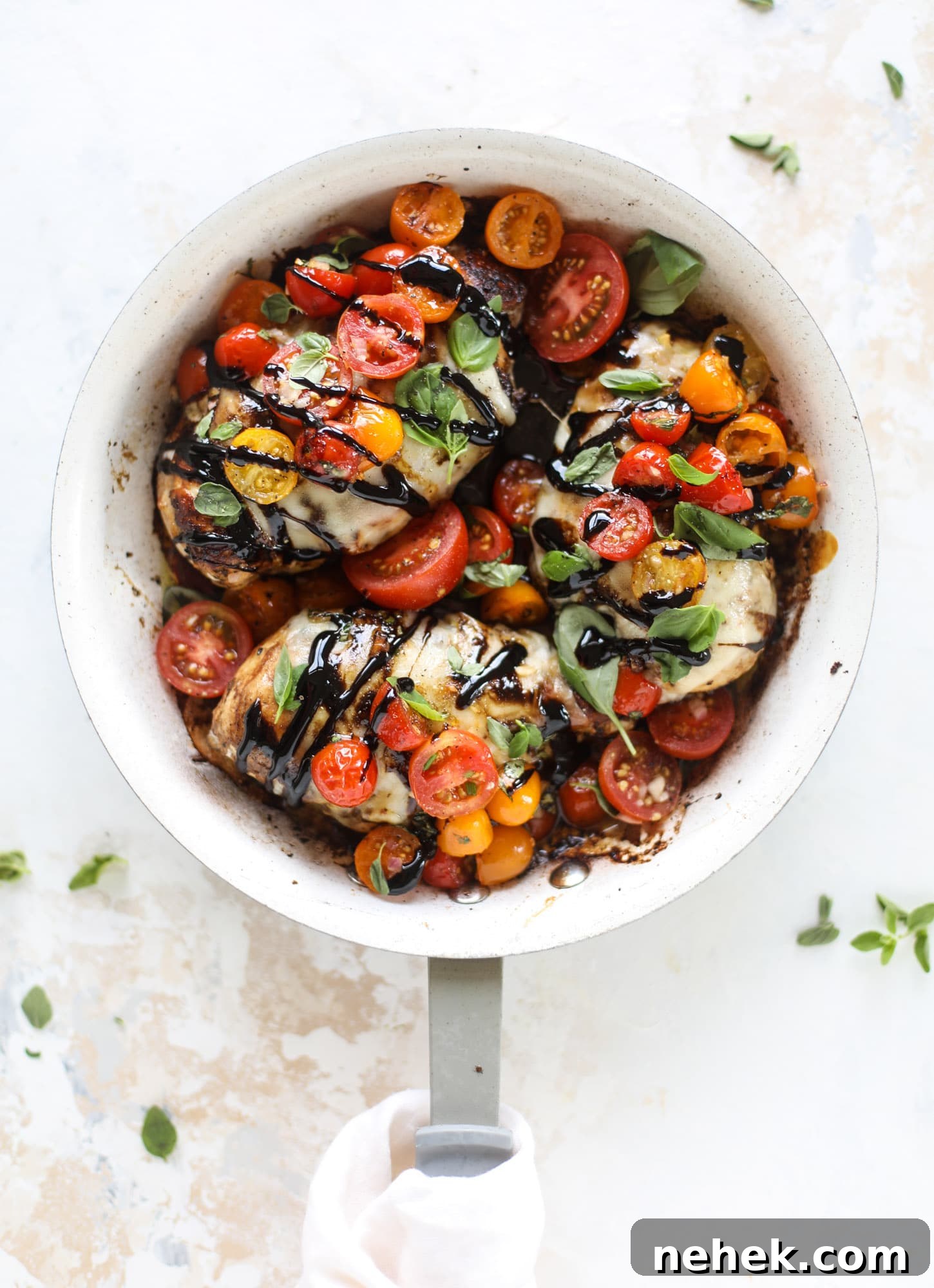 25 Quick Family Dinners for Back-to-School Weeknights 8 25 of my favorite easy dinners and back-to-school recipes! A fantastic mix of chicken, veggie and beef recipes that can made in 30 minutes or less. Perfect for back to school and weeknights when you need a super delicious but easy dinner. I howsweeteats.com #easy #dinners #back #to #school #recipes #healthy #30minute #meals