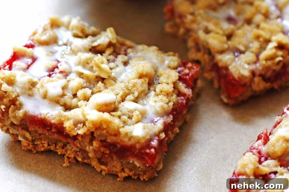 Strawberry Rhubarb Crumble Bars