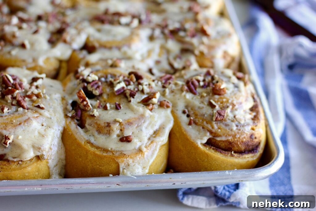 Pumpkin cinnamon rolls close-up